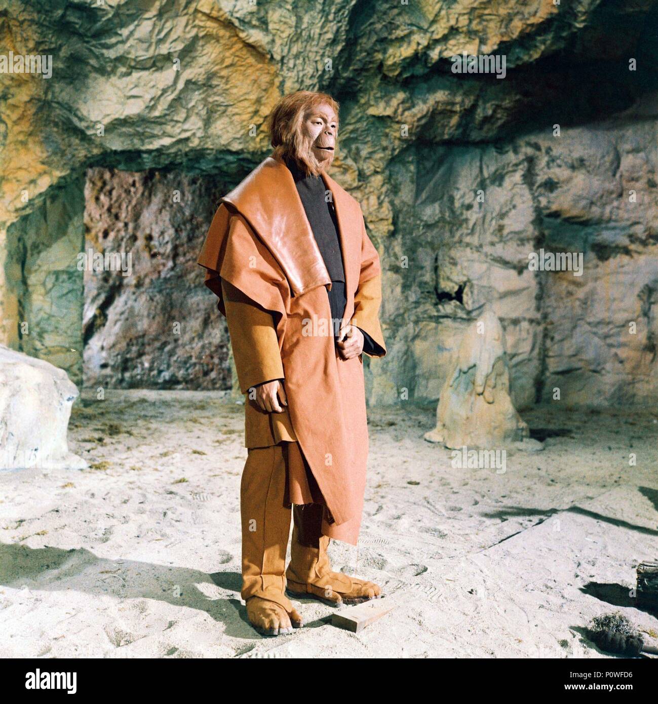 Titre original : la planète des singes. Titre en anglais : la planète des singes. Directeur de film : Franklin J. Schaffner. Année : 1968. Stars : MAURICE EVANS. Crédit : 20TH CENTURY FOX / Album Banque D'Images