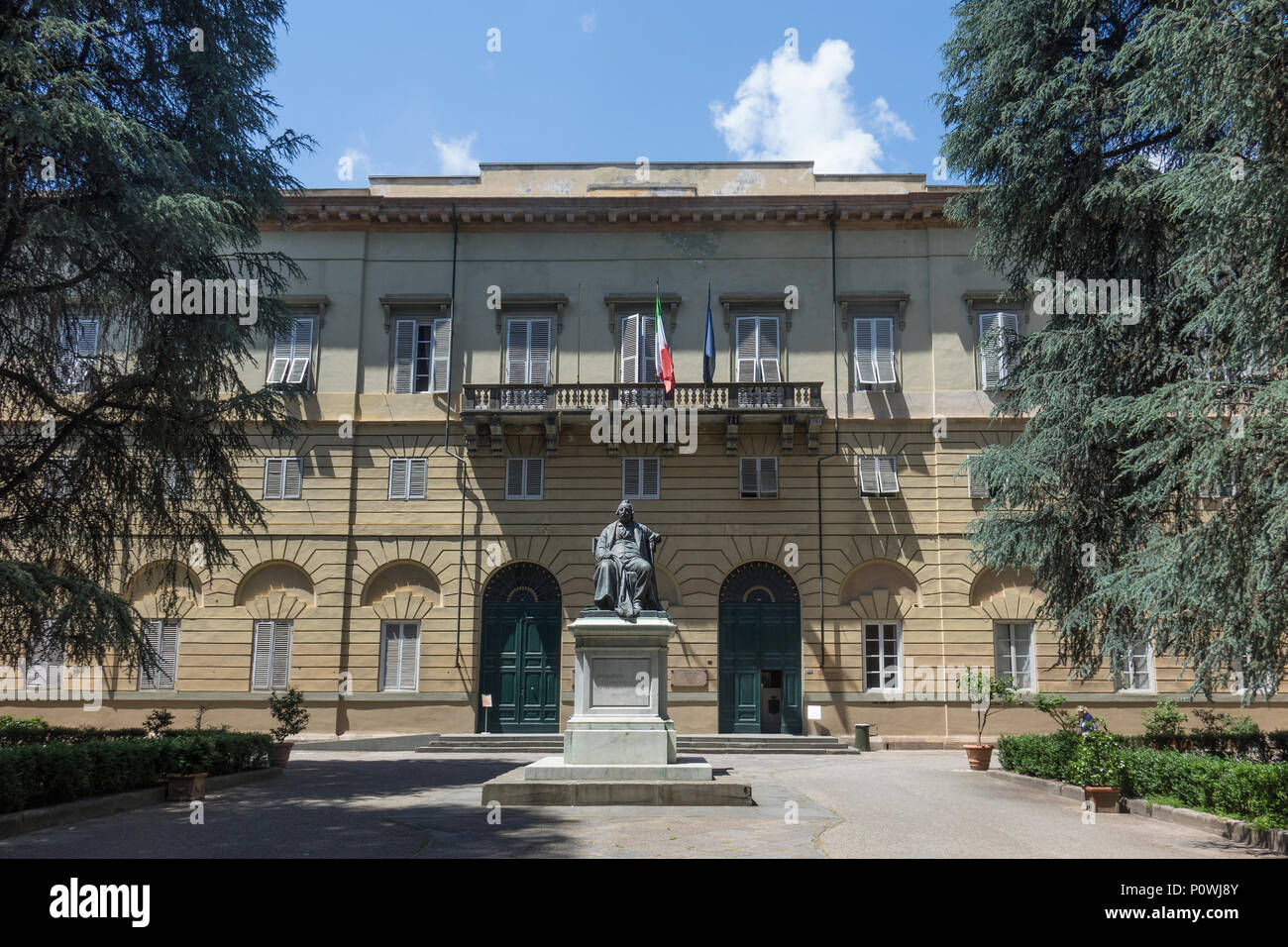 Italie, Toscane, Lucca, Palais Ducal et statue de Carrare Banque D'Images