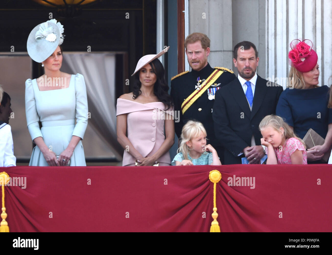 La photo doit être crédité ©Presse Alpha 079965 09/06/2018 la duchesse de Cambridge Kate Catherine Middleton Katherine Meghan Markle Duchesse de Sussex, le prince Harry Duc de Sussex Peter Phillips Phillips Automne Savannah et Isla Elizabeth Phillips durant la parade la couleur au palais de Buckingham sur le Mall à Londres. Banque D'Images