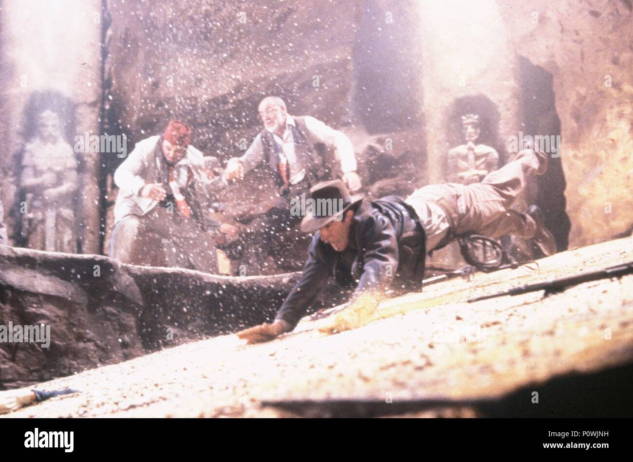 Titre original : INDIANA JONES ET LA DERNIÈRE croisade. Titre en anglais : INDIANA JONES ET LA DERNIÈRE croisade. Film Réalisateur : Steven Spielberg. Année : 1989. Stars : SEAN CONNERY, HARRISON FORD. Credit : Lucasfilm LTD/PARAMOUNT / Album Banque D'Images