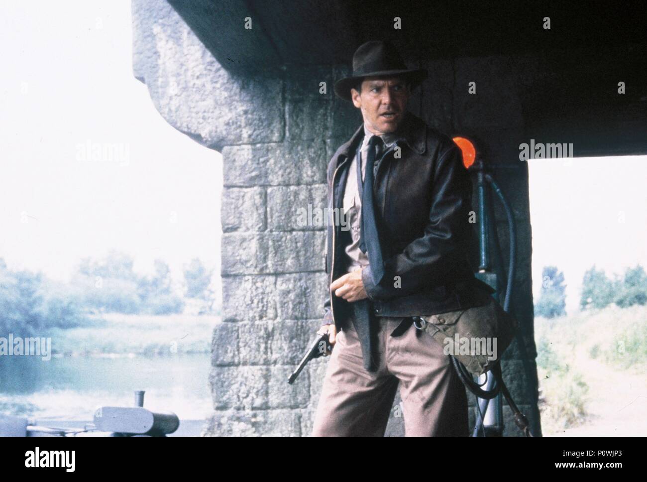 Titre original : INDIANA JONES ET LA DERNIÈRE croisade. Titre en anglais : INDIANA JONES ET LA DERNIÈRE croisade. Film Réalisateur : Steven Spielberg. Année : 1989. Stars : HARRISON FORD. Credit : Lucasfilm LTD/PARAMOUNT / Album Banque D'Images