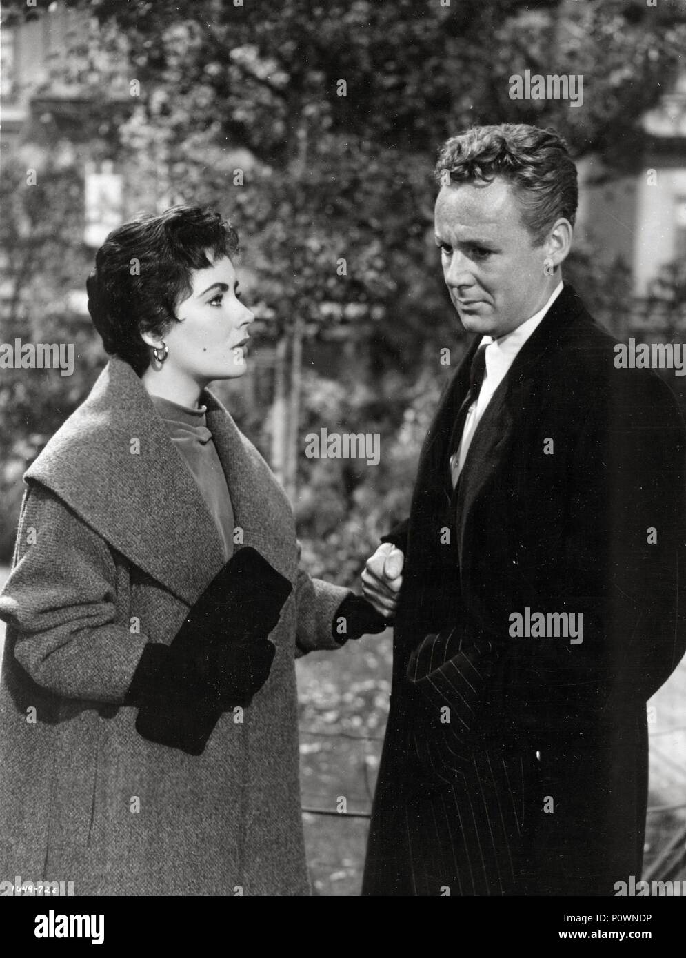 Titre original : LA DERNIÈRE FOIS QUE J'ai vu Paris. Titre en anglais : LA DERNIÈRE FOIS QUE J'ai vu Paris. Film Directeur : RICHARD BROOKS. Année : 1954. Stars : ELIZABETH TAYLOR ; VAN JOHNSON. Credit : M.G.M / Album Banque D'Images