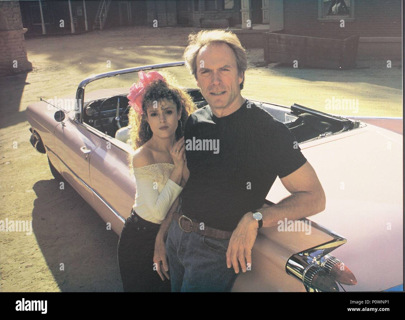 Titre original : PINK CADILLAC. Titre en anglais : PINK CADILLAC. Directeur de film : BUDDY VAN HORN. Année : 1989. Stars : CLINT EASTWOOD ; Bernadette Peters. Credit : Warner Brothers / Album Banque D'Images