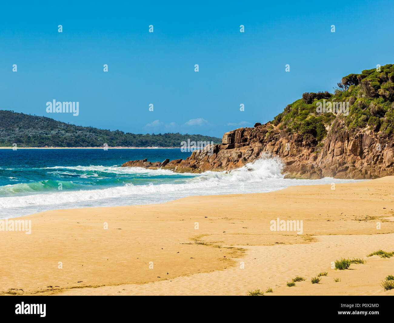 Vue de la plage de Zenith, NSW, Australie, montrant l'éperon rocheux. Banque D'Images