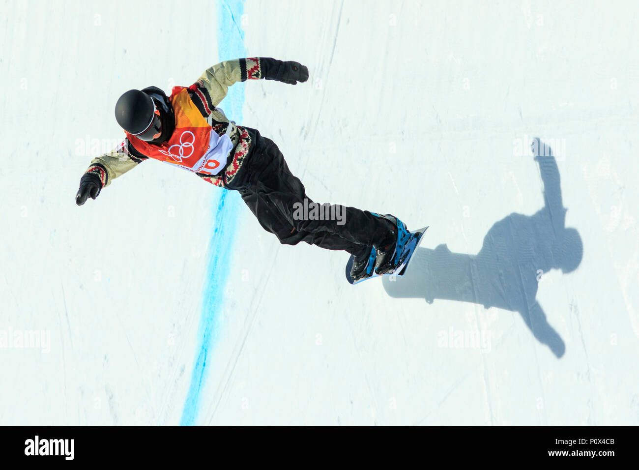 Derek Livingston (CAN) en compétition dans l'épreuve du snowboard Half Pipe la qualification aux Jeux Olympiques d'hiver de PyeongChang 2018 Banque D'Images