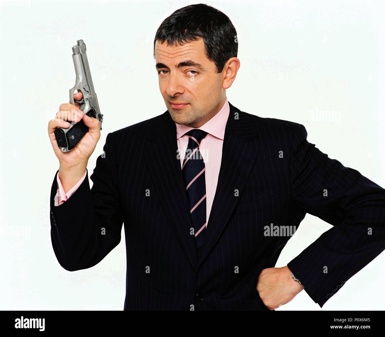 Titre original : JOHNNY ENGLISH. Titre en anglais : JOHNNY ENGLISH. Directeur de film : PETER HOWITT. Année : 2003. Stars : Rowan Atkinson. Credit : ROGUE MALE FILMS LTD. / Album Banque D'Images