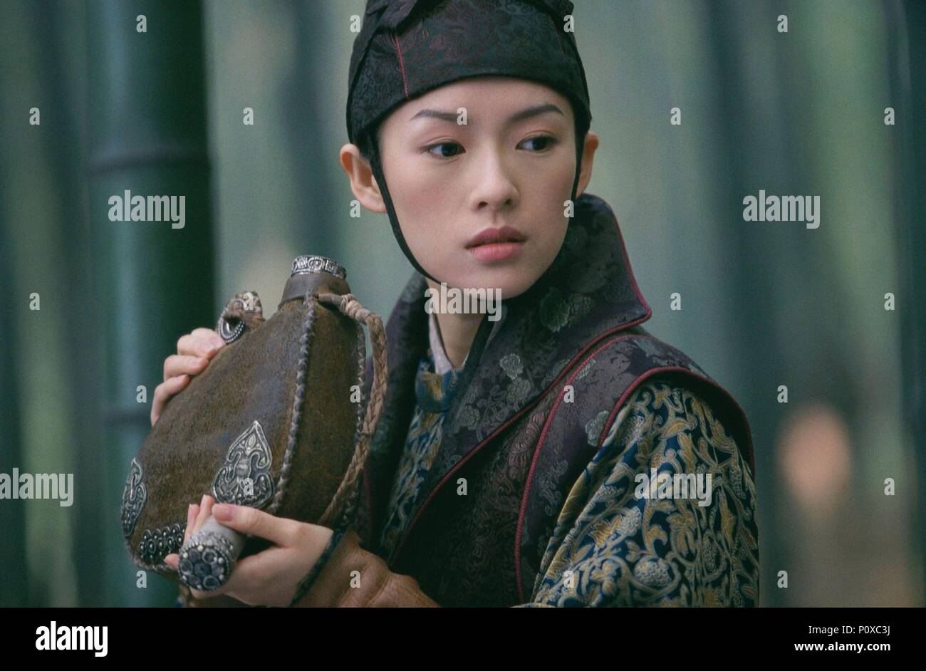 Titre original : Shi mian mai fu. Titre en anglais : HOUSE OF FLYING DAGGERS. ZHANG YIMOU : Directeur du film. Année : 2004. Stars : Ziyi Zhang. Credit : NOUVELLES PHOTOS DE BEIJING FILM CO/CHINA FILM CO-PRODUCTION / Album CORPOR Banque D'Images