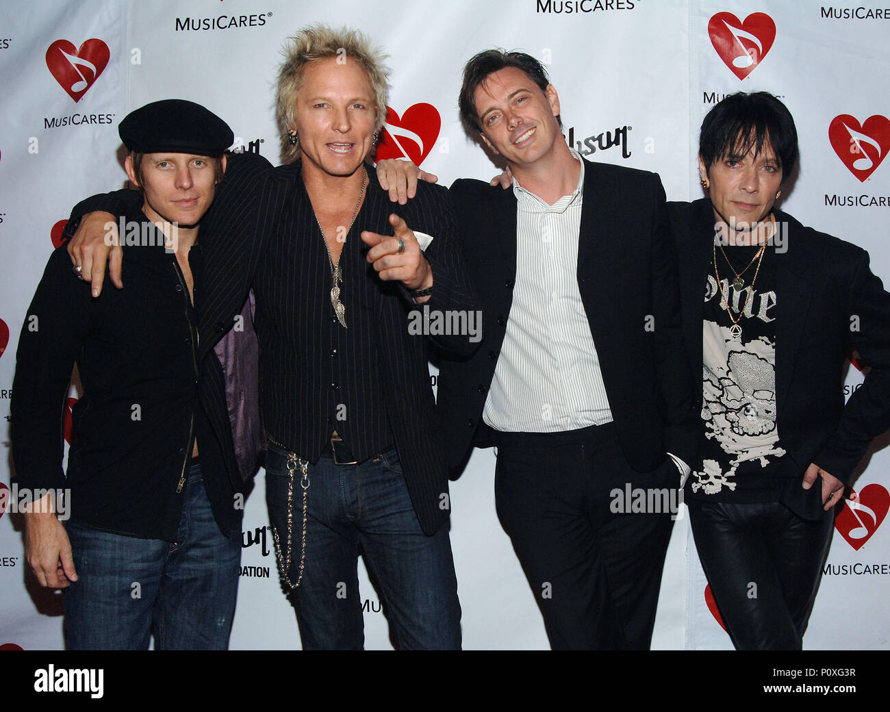 Matt Sorum et Chris Chaney et Donovan Leitch et Billy Morrison de la Camp Freddy - Concert bénéfice de la Fondation MusiCares à Henry Fonda Theatre de Los Angeles. horizontale Le contact visuel - CampFreddy jpgCampFreddy  36.36 cas à Hollywood Life - Californie, Red Carpet Event, USA, Cinéma, Célébrités, photographie, Bestof, Arts, Culture et divertissement, Célébrités, Mode Topix Meilleur de Hollywood, la vie, événement dans la vie d'Hollywood, Californie - Tapis rouge et en backstage, Arts, Culture et divertissement, photographie, musique , tsuni@Gamma-USA.com enquête celebriti Banque D'Images