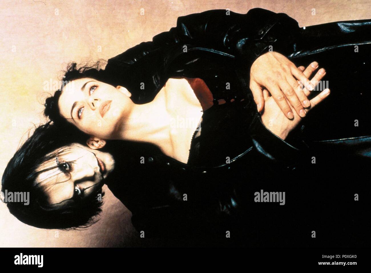 Titre du film original : The Crow : La Cité des Anges. Titre en anglais : The Crow : La Cité des Anges. Film Réalisateur : TIM POPE. Année : 1996. Stars : Mia Kirshner, Vincent PEREZ. Credit : MIRAMAX / Album Banque D'Images