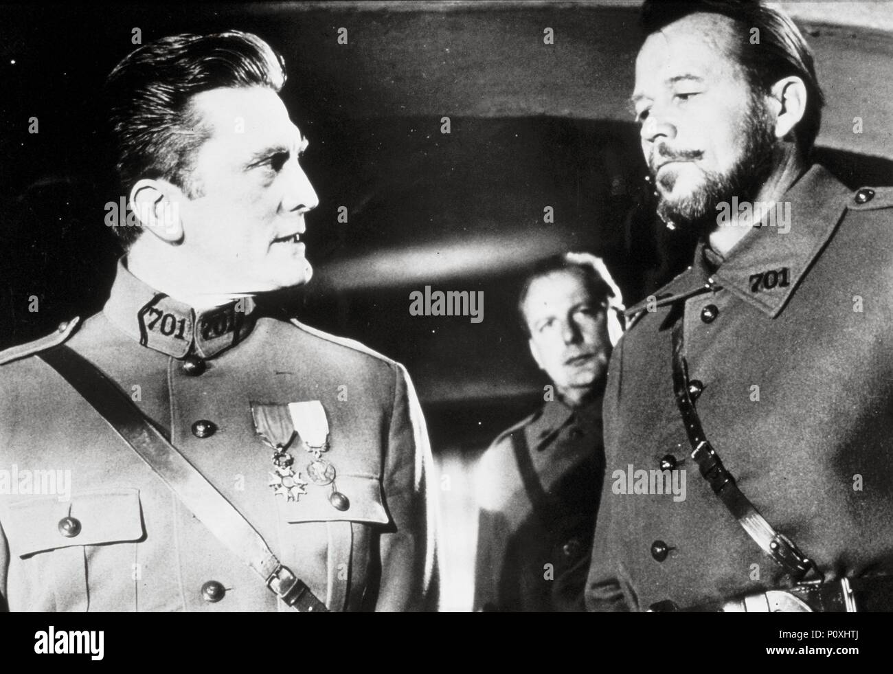 Titre original : SENTIERS DE LA GLOIRE. Titre en anglais : SENTIERS DE LA GLOIRE. Directeur de film : Stanley Kubrick. Année : 1957. Stars : KIRK DOUGLAS. Credit : United Artists / Album Banque D'Images