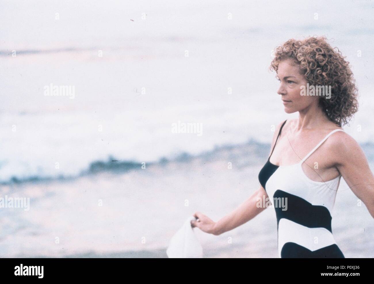 Titre original : la bossa nova. Titre en anglais : bossa nova. Film Réalisateur : Bruno Barreto. Année : 2000. Stars : AMY IRVING. Credit : Columbia Pictures / Album Banque D'Images