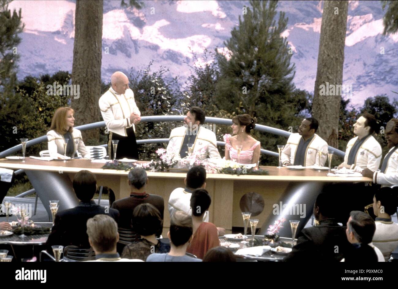 Titre original : Star Trek : Nemesis. Titre en anglais : Star Trek : Nemesis. Directeur de film : Stuart Baird. Année : 2002. Stars : PATRICK STEWART, Brent Spiner, MICHAEL DORN, Jonathan Frakes, LEVAR BURTON, GATES MCFADDEN ; Marina Sirtis. Credit : PARAMOUNT PICTURES / Album Banque D'Images