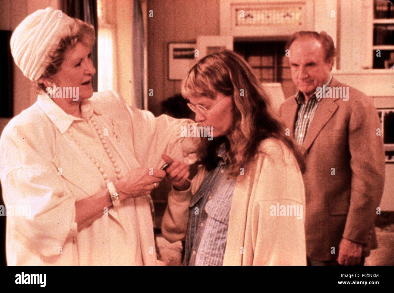 Titre original : septembre. Titre en anglais : septembre. Film Réalisateur : Woody Allen. Année : 1987. Stars : Mia Farrow, Jack Warden. Credit : ORION PICTURES / Album Banque D'Images