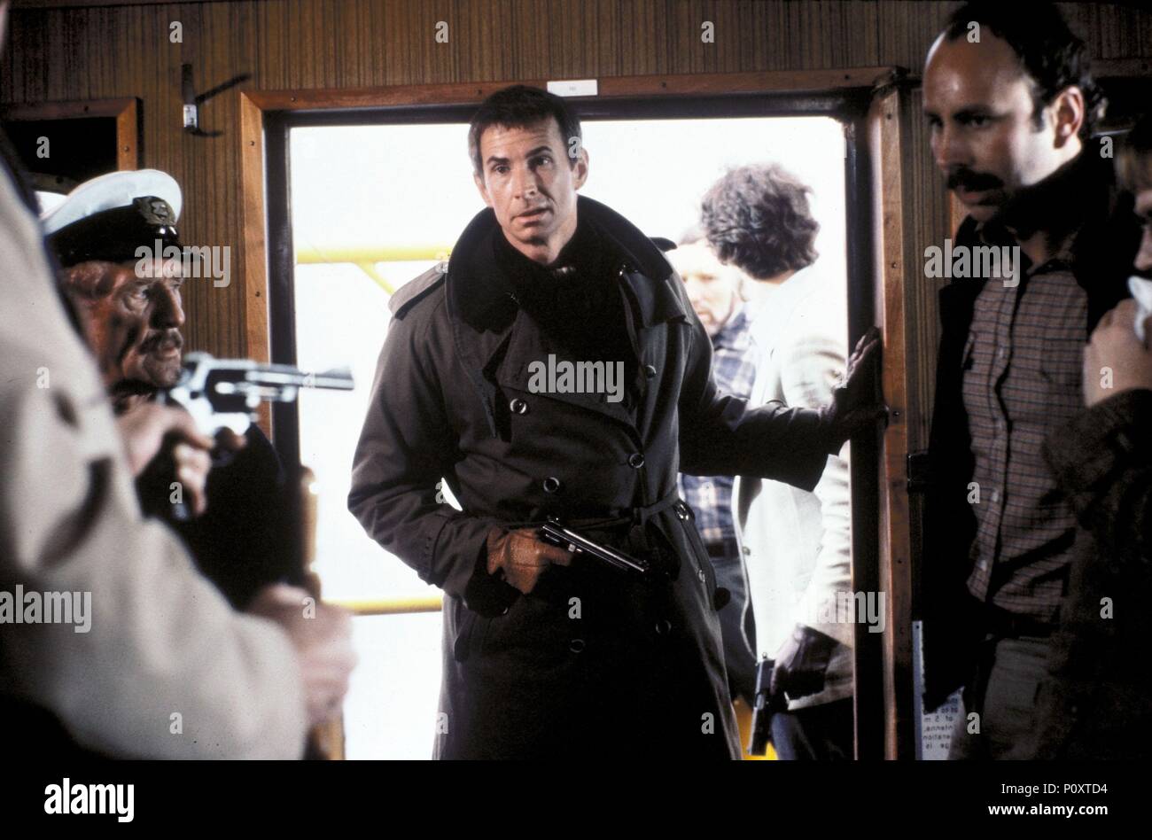 Titre original : détourner DE LA MER DU NORD. Titre en anglais : FFOLKES. Directeur de film : Andrew C. MCLAGLEN. Année : 1979. Stars : ANTHONY PERKINS. Credit : UNIVERSAL PICTURES / Album Banque D'Images