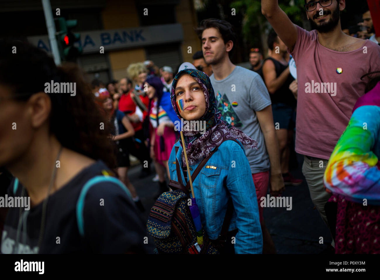 9 juin 2018, Athènes, Grèce : les participants de la parade Gay à pied à travers les rues. Des milliers ont participé à la parade de la Gay Pride 2018 en face du parlement grec à Athènes. Photo : Angelos Tzortzinis/dpa dpa : Crédit photo alliance/Alamy Live News Banque D'Images