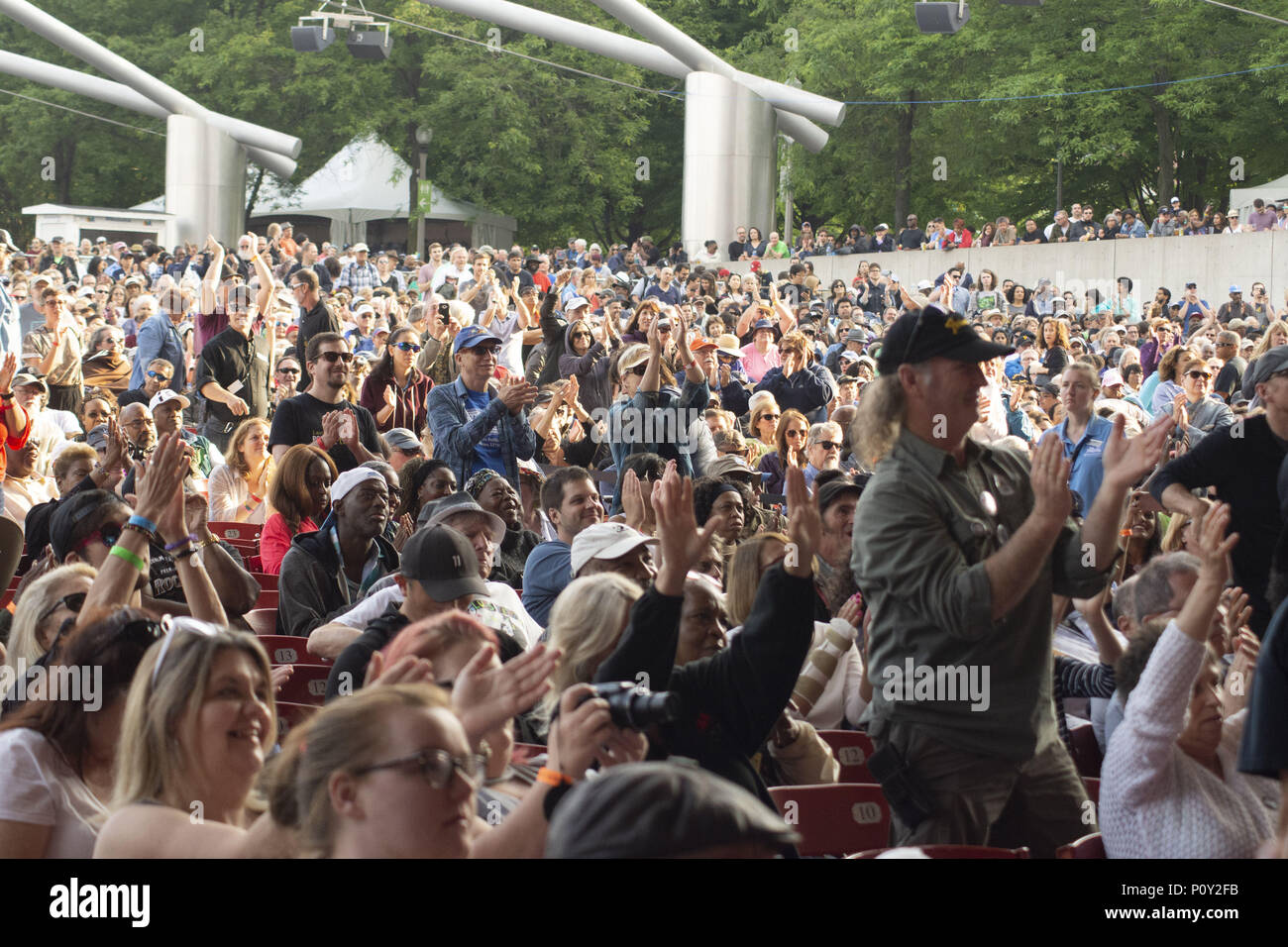 Chicago, Illinois, USA. 9 juin, 2018. Le Festival de Blues annuel, très appréciées, se passe à Chicago du 8 juin -10, 2018. Une équipe impressionnante de mettre en évidence les musiciens de blues de représentations en soirée au Pavillon Pritzker en millénaire. Quatre autres stades disséminés dans le parc spectacles d'accueil pendant la journée. Tous sont gratuits pour le public. Credit : Karen I. Hirsch/ZUMA/Alamy Fil Live News Banque D'Images
