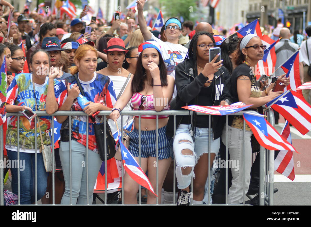 New York, USA. 10 juin 2018. 10 juin 2018 : Des milliers de personnes ont assisté à Puerto Rican Day Parade sur la Cinquième Avenue à New York. Credit : Ryan Rahman/Alamy Live News Banque D'Images