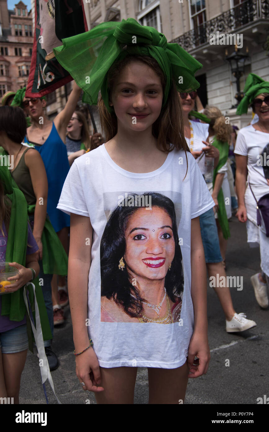 Londres, Angleterre, Royaume-Uni. 10 juin 2018. 50:50 à mars ensemble à 'une des processions célébration des 100 ans d'obtenir le vote des femmes, mars à Londres. Credit : Voir Li/Alamy Live News Banque D'Images