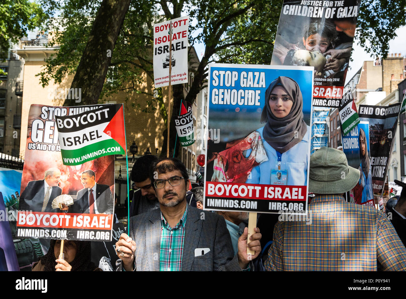 Londres, Royaume-Uni. 10 Juin, 2018. Des centaines de personnes attendent à l'extérieur de l'ambassade saoudienne à participer à la pro-palestinienne Al Quds Day mars à Londres organisée par la Commission islamique des droits de l'homme. Un événement international, il a commencé en Iran en 1979. Qods est le nom arabe de Jérusalem. Credit : Mark Kerrison/Alamy Live News Banque D'Images