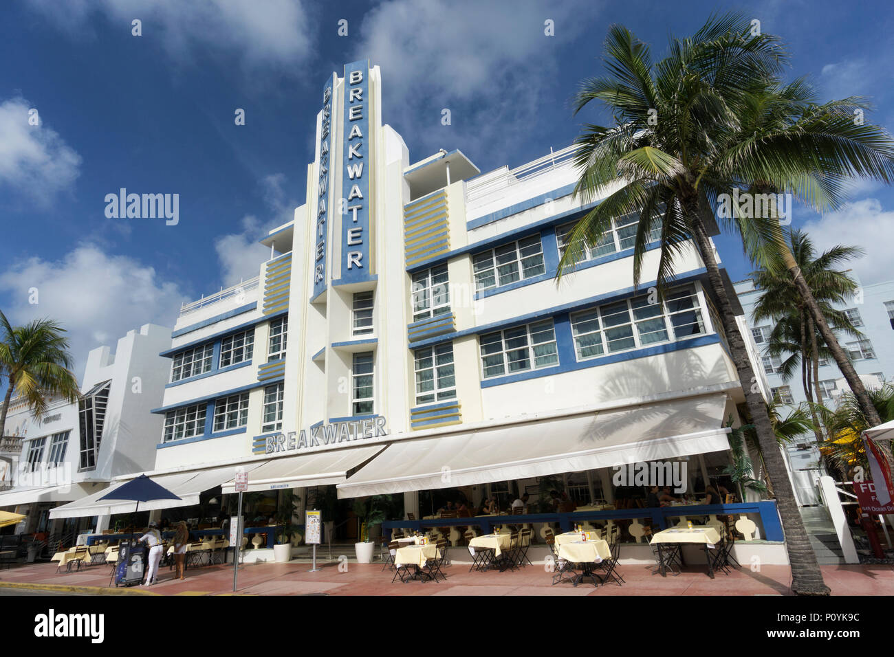 MIAMI BEACH, Floride - le 9 juin 2018 : le célèbre quartier art déco de South Beach, Ocean Drive à Miami, USA Banque D'Images