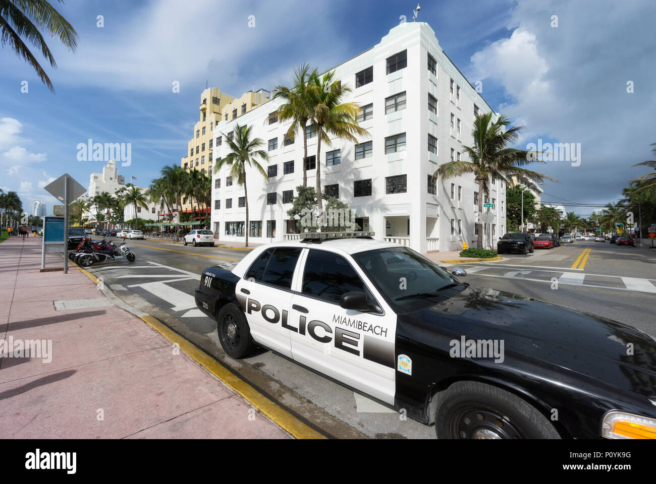 MIAMI BEACH, Floride - le 9 juin 2018 : le célèbre quartier art déco de South Beach, Ocean Drive à Miami, USA Banque D'Images