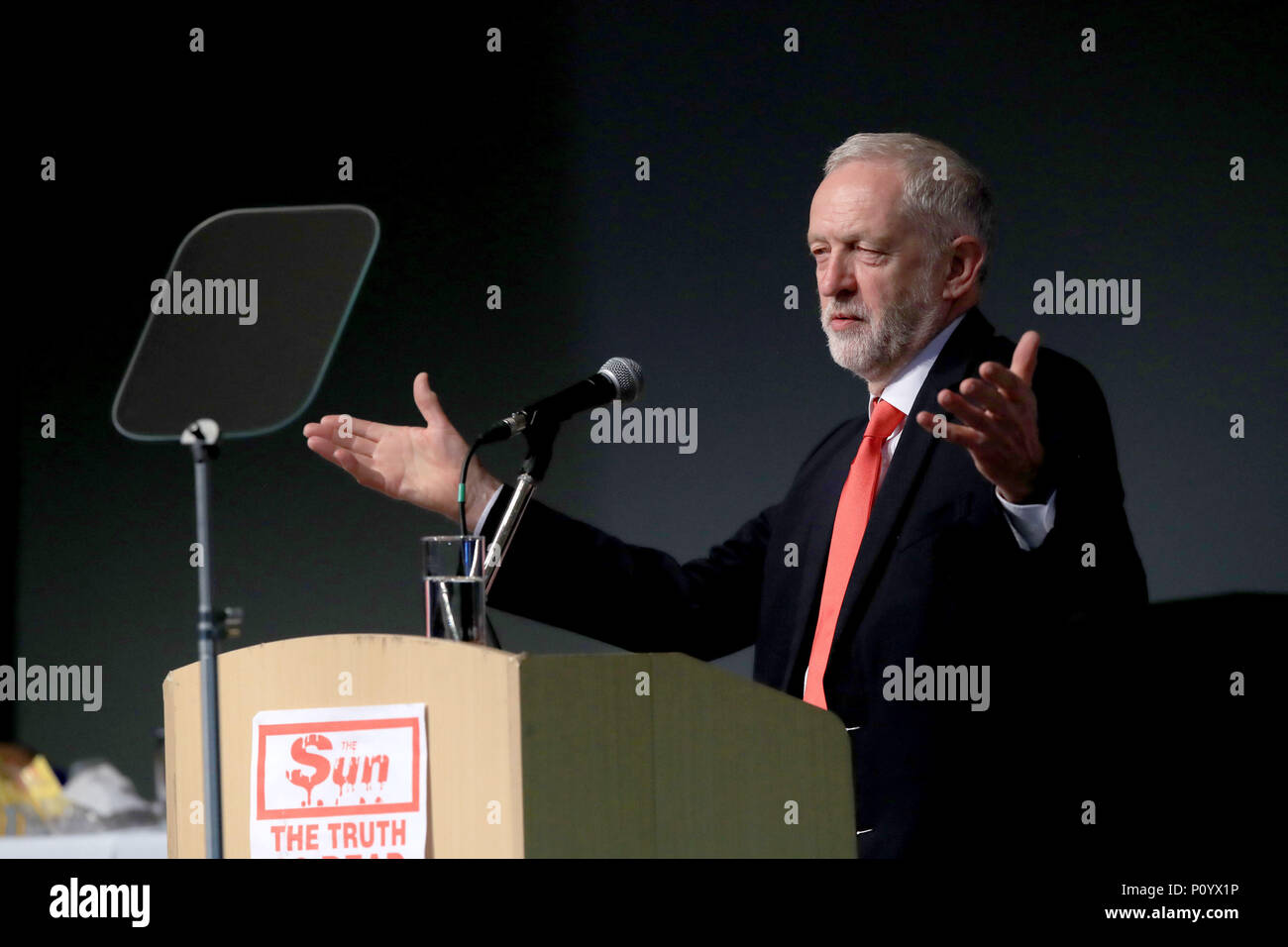 Jeremy Corbyn, leader syndical, s'exprimant lors de la conférence annuelle du syndicat des boulangers (BFAWU) au Centre de congrès de Southport, où il a promis qu'un gouvernement travailliste agira pour s'assurer que tous les pourboires laissés par les clients dans les restaurants et les bars vont au personnel. Banque D'Images