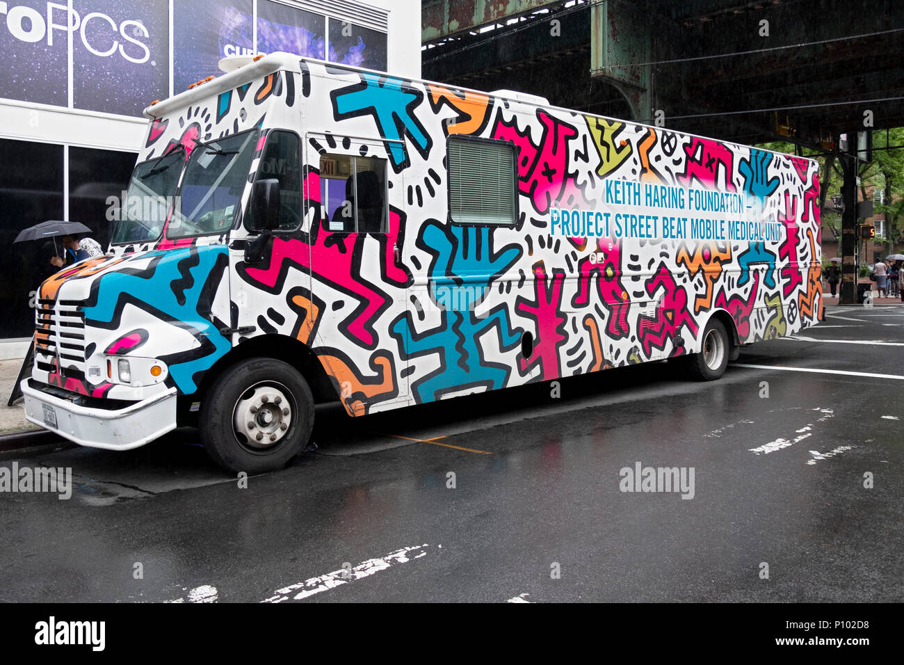 Le projet de la Fondation Keith Haring Street Beat unité médicale mobile en association avec la planification familiale garé à Jackson Heights, Queens, New York Banque D'Images