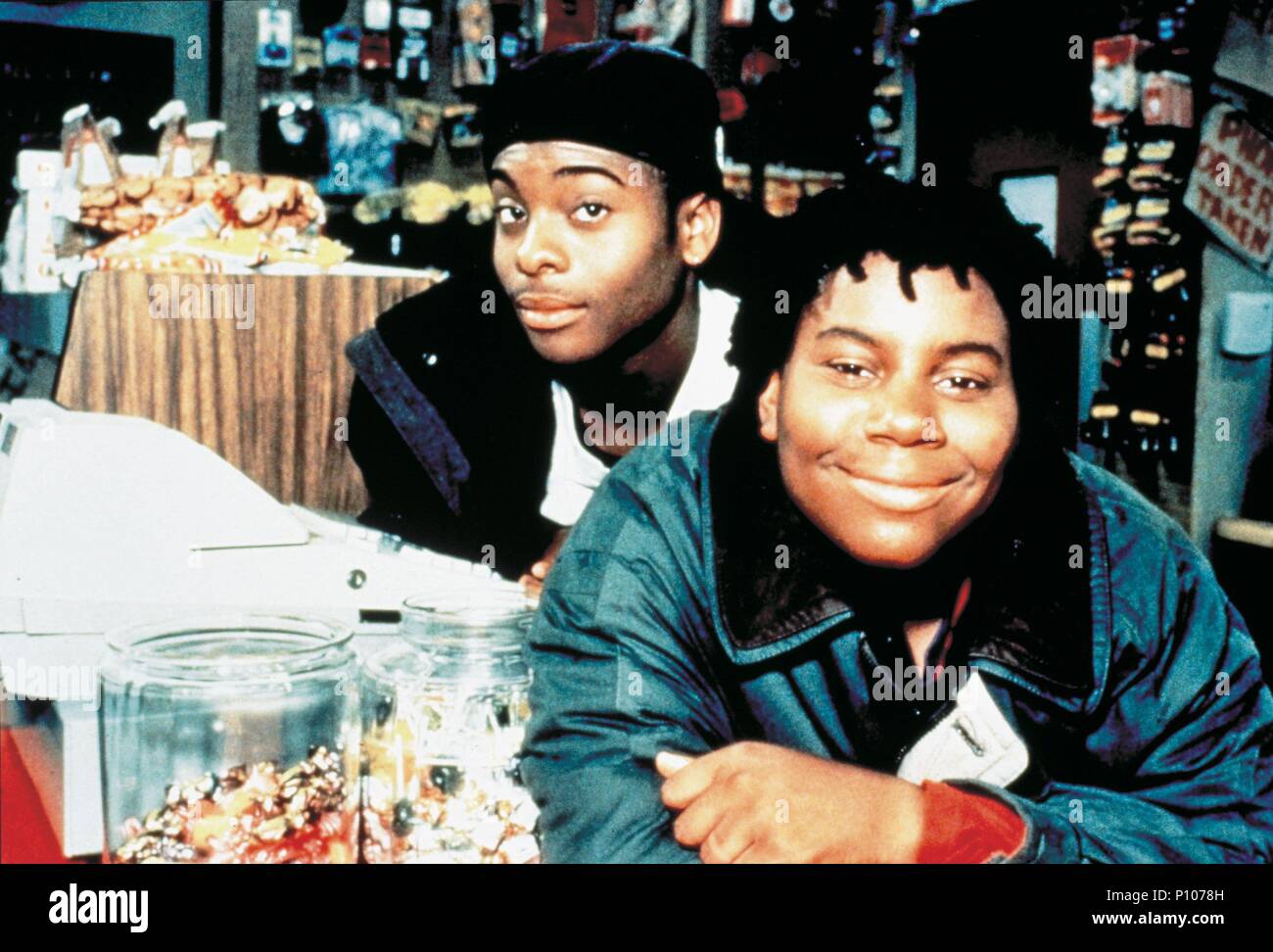 Titre original : KENAN & KEL-TV. Titre en anglais : KENAN & KEL-TV. Année : 1996. Stars : KENAN THOMPSON ; KEL MITCHELL. Credit : TOLLIN/ROBBINS PRODUCTIONS / Album Banque D'Images