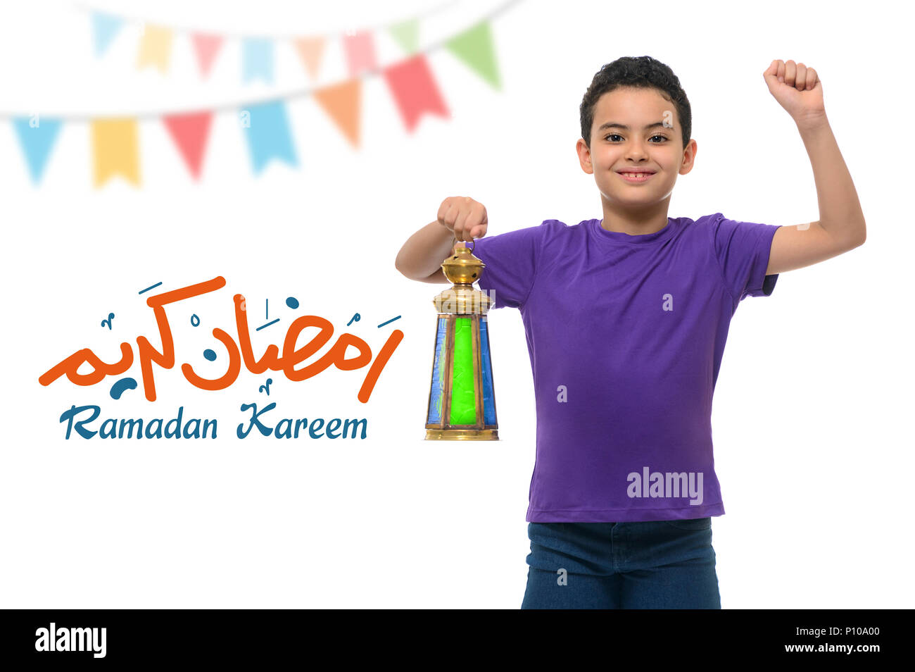 Happy Boy Celebrating Ramadan avec Lantern isolated on White Banque D'Images