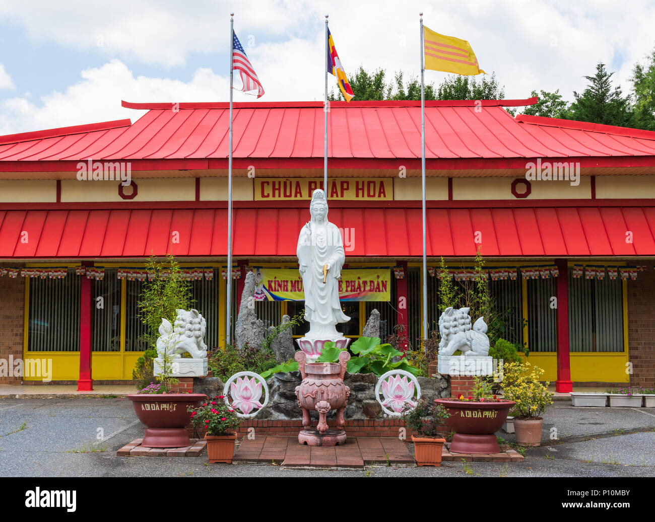 HICKORY, NC, USA-31 MAI 18 : un temple bouddhiste vietnamien, chua phap hoa, situé dans la petite ville du sud de l'hickory. Banque D'Images