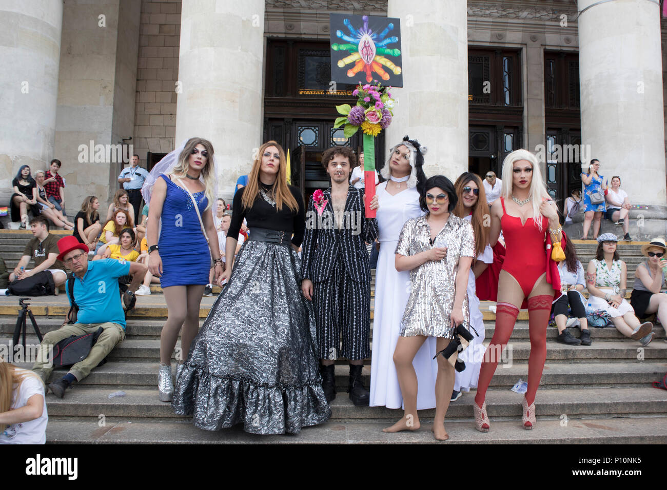 Varsovie, Pologne - 9 juin 2018 : Les participants de la Grande Parade pour l'égalité - communauté LGBT pride parade dans la ville de Varsovie Banque D'Images