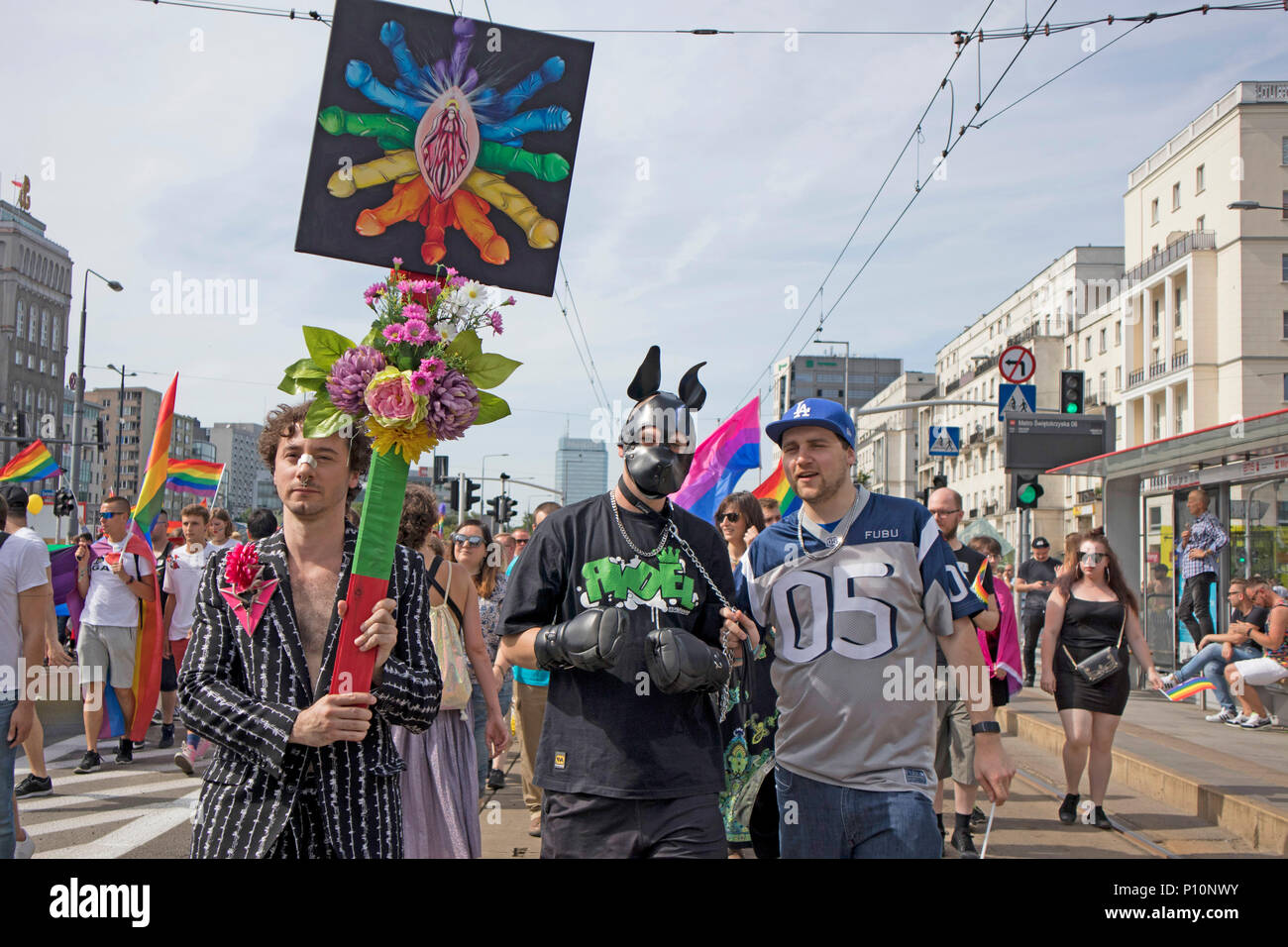 Varsovie, Pologne - 9 juin 2018 : Les participants de la Grande Parade pour l'égalité - communauté LGBT pride parade dans la ville de Varsovie Banque D'Images