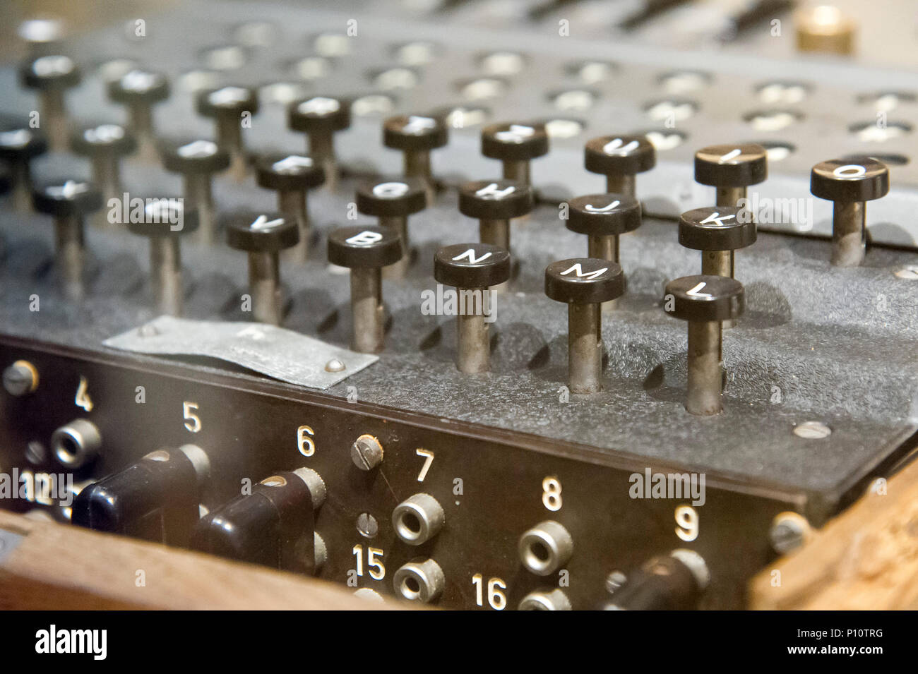 La machine Enigma, Allemand electro rotor mécanique, machine de chiffrement utilisé par l'Allemagne nazie pour la protection diplomatique et militaire, commerciale communication. Poli Banque D'Images
