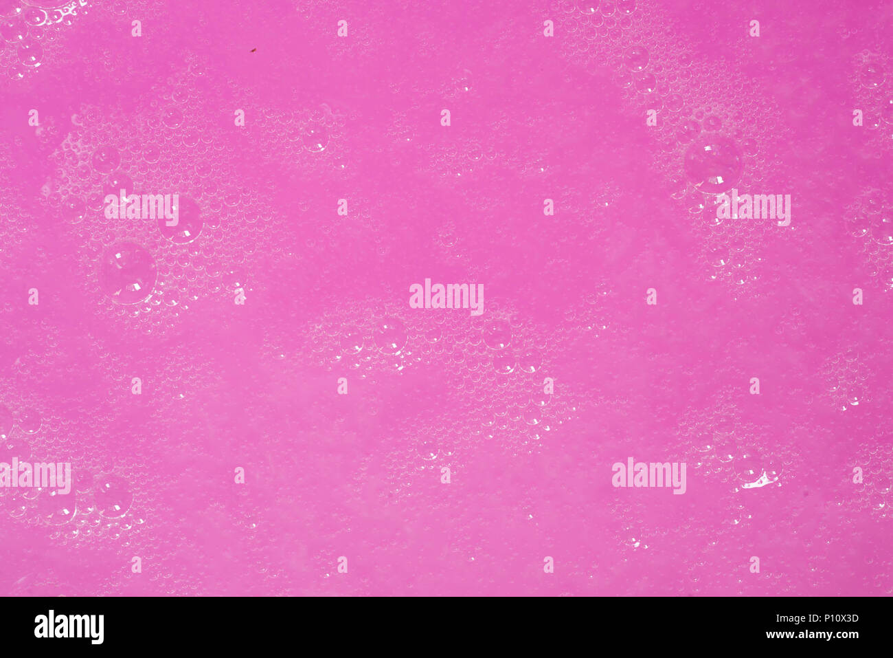 Pink lessive liquide au fond des bulles Banque D'Images