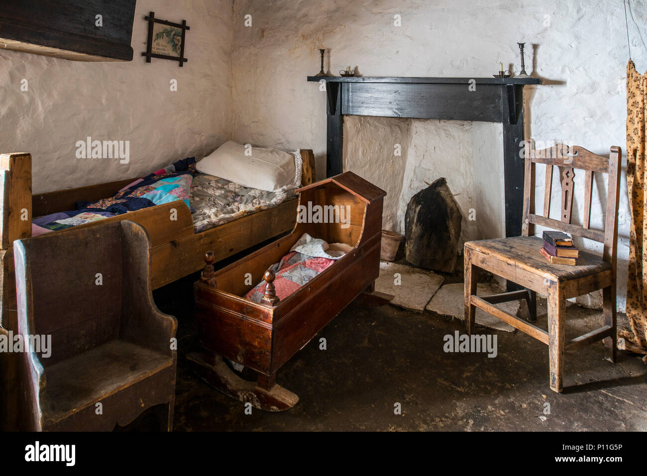 Chambre à coucher dans le Croft House Museum / Musée Crofthouse, cottage restauré du xixe siècle à Boddam, Dunrossness, Shetland, Scotland, UK Banque D'Images