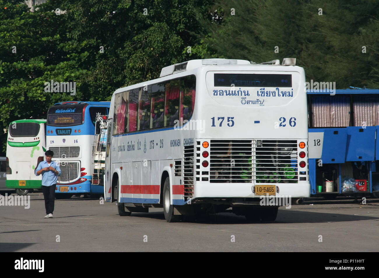 CHIANG MAI, THAÏLANDE - 8 septembre 2011 : tour de bus société Esarn Khonkaen et Chiangmai. Photo à la gare routière de Chiangmai, Thaïlande. Banque D'Images