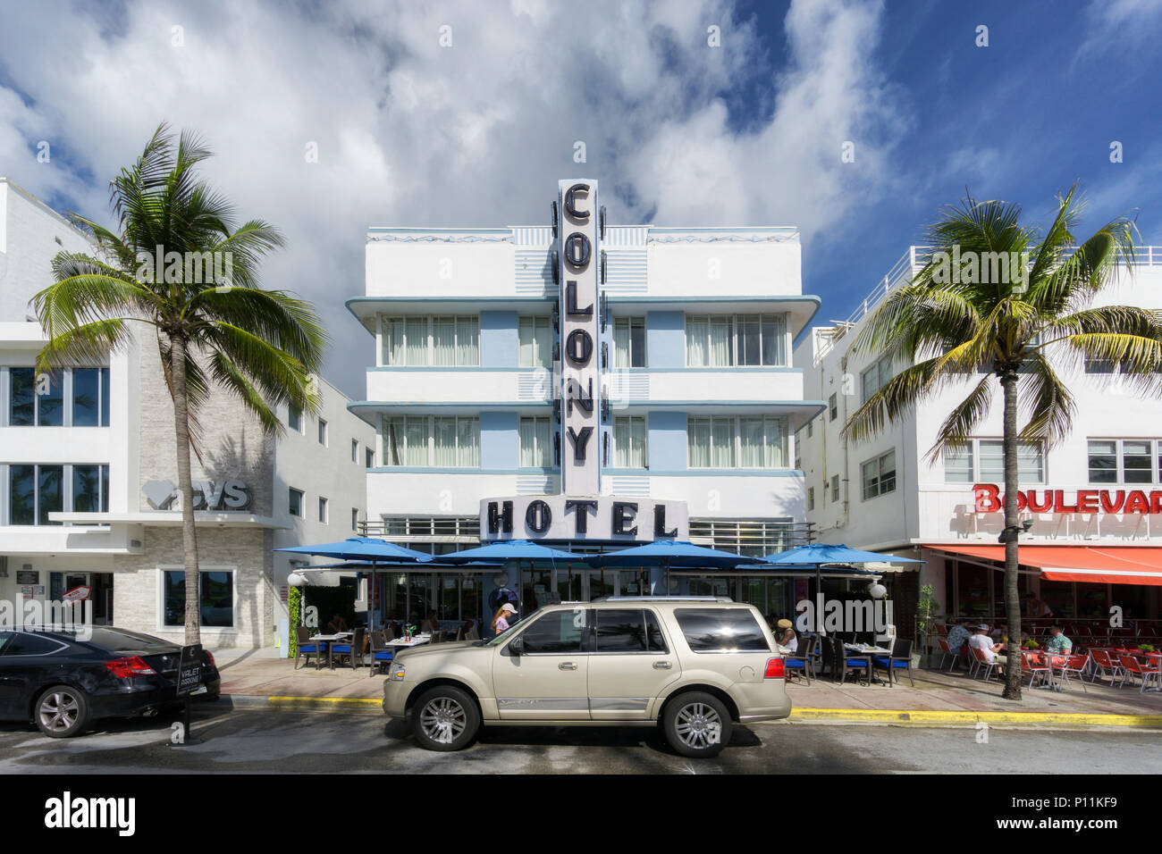 MIAMI BEACH, Floride - le 9 juin 2018 : le célèbre quartier art déco de Ocean Drive à South Beach, l'hôtel Colony. Miami, USA Banque D'Images