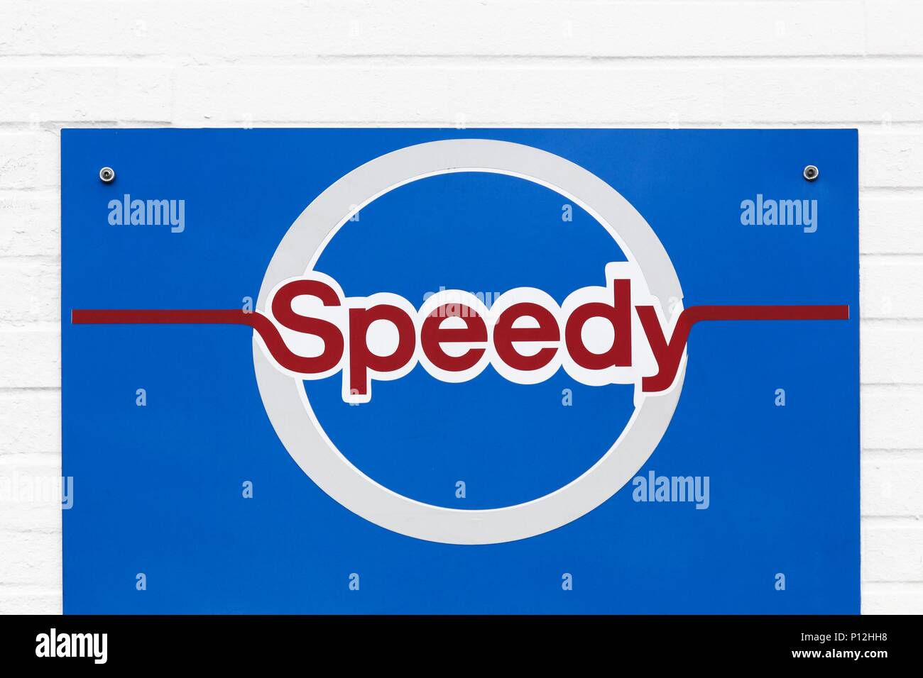 Macon, France - 27 mai 2018 : Speedy logo sur un mur. Prompt est une  société d'entretien et de réparation de voiture Photo Stock - Alamy