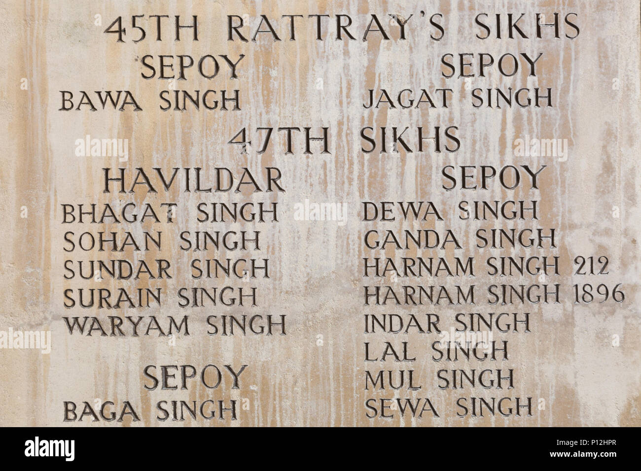 Les noms des soldats sikhs indiens sur les murs de la Porte de Menin, Ypres, Belgique memorial Banque D'Images