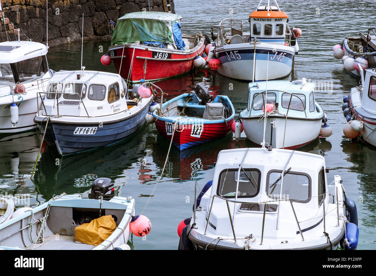 Petits bateaux de pêche amarrés dans Rozel Bay. Jersey, Channel Islands Banque D'Images