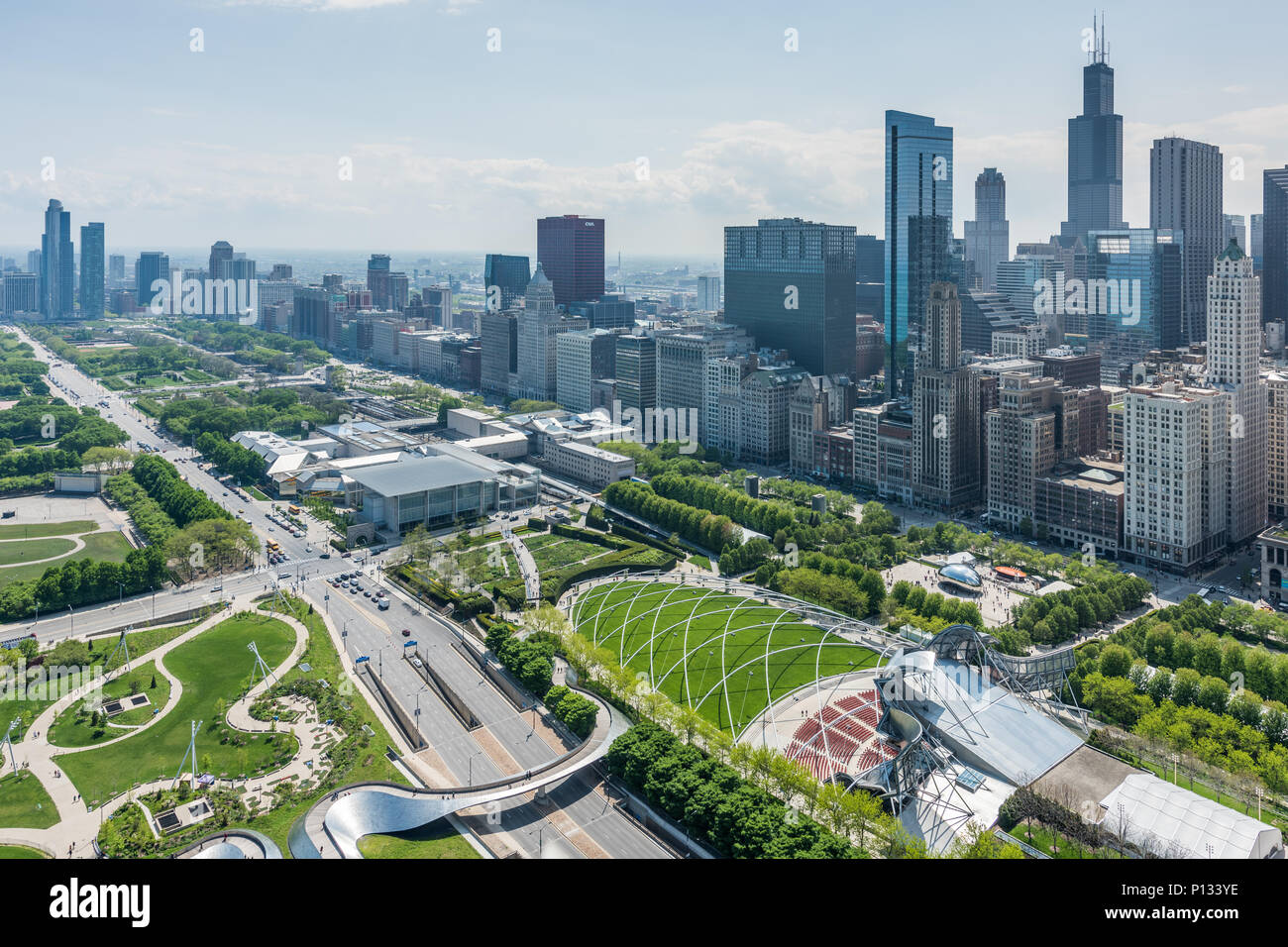 Vue aérienne de Millennium Park et le centre-ville de Chicago Banque D'Images