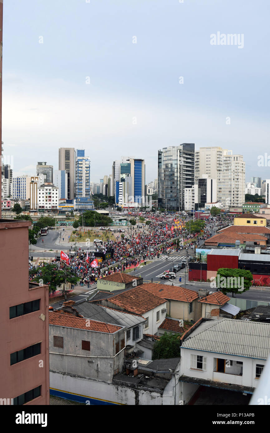 SAO PAULO, BRASIL - Mai 22, 2016 Chine : mars contre le président par intérim Michel Temer au Largo da Batata, Pinheiros, São Paulo. Temer's Banque D'Images