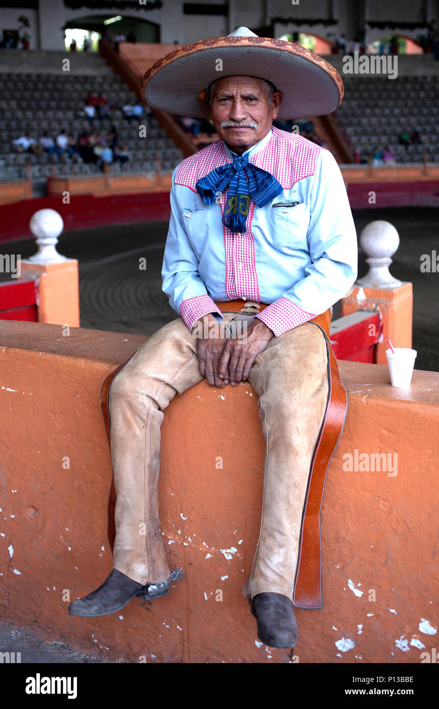 Un Charro mexicain se trouve dans la région de national de Charros à Mexico, Mexique, le 8 juin 2008. Rodéo mâles concurrents sont "Charros", d'où vient le mot 'Ch Banque D'Images