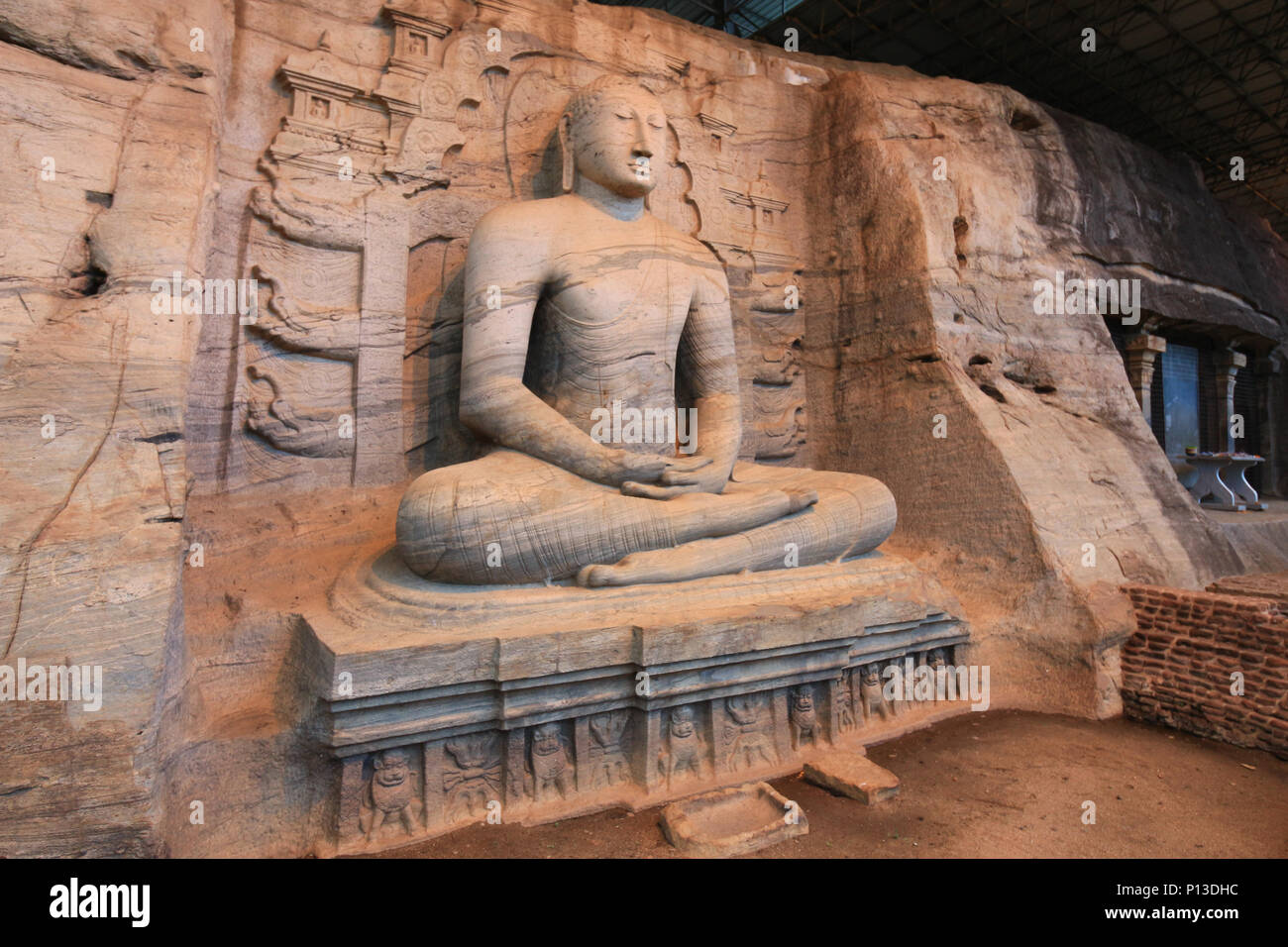 Statue de Bouddha en Gal Vihara dans la ville ancienne de Polonnaruwa, Sri Lanka. Banque D'Images