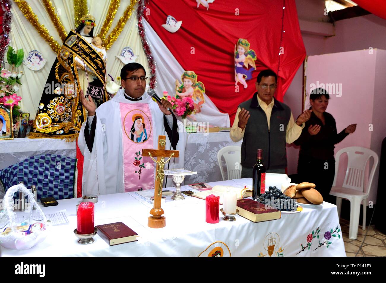 Mass- Fiestas de Santa Rosa de Lima à SANTA ROSA ' Las Huaringas ' - HUANCABAMBA.. Département de Piura PÉROU .offrant Banque D'Images