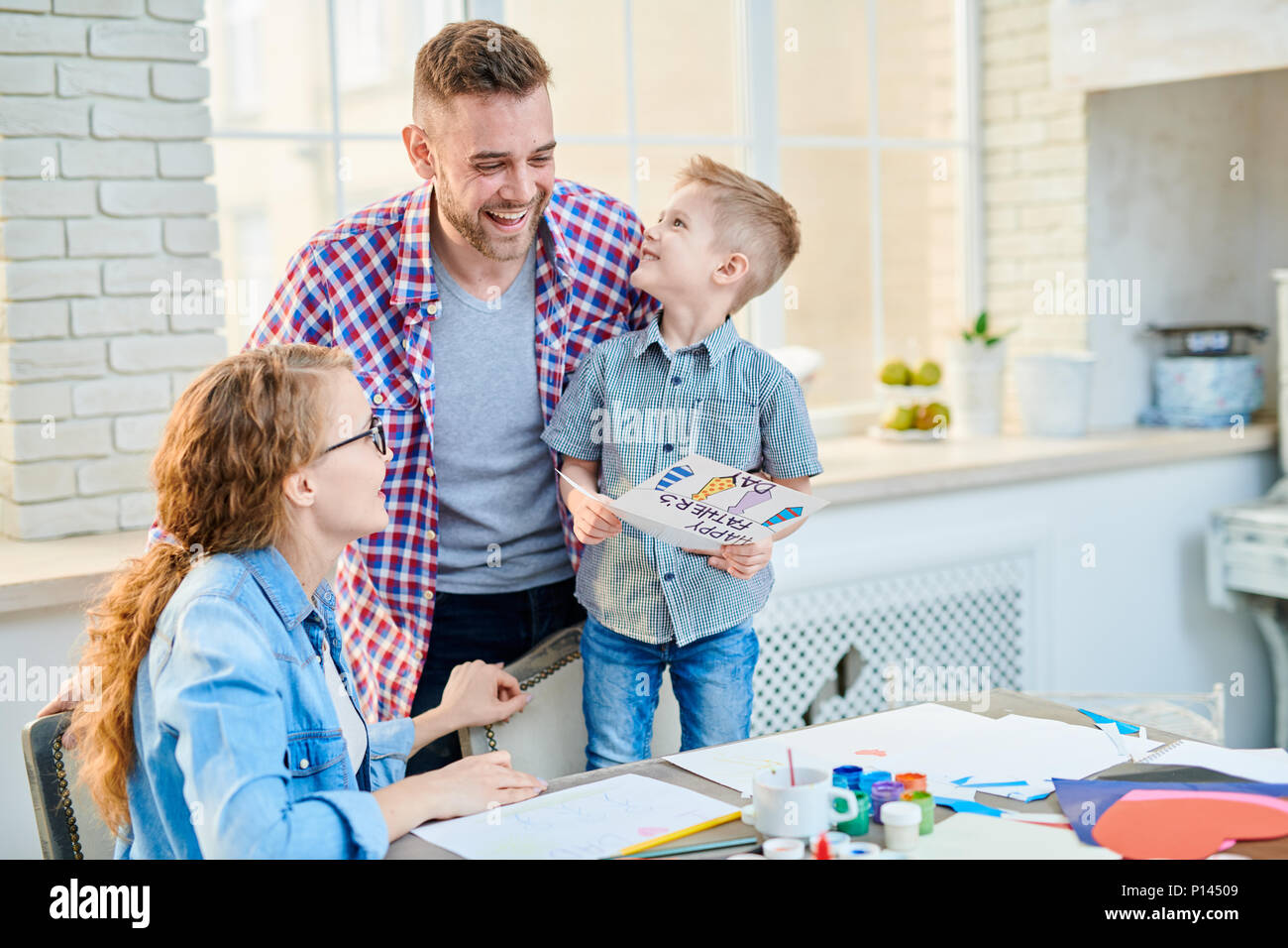 Célébrer la fête des pères de famille adorable Banque D'Images