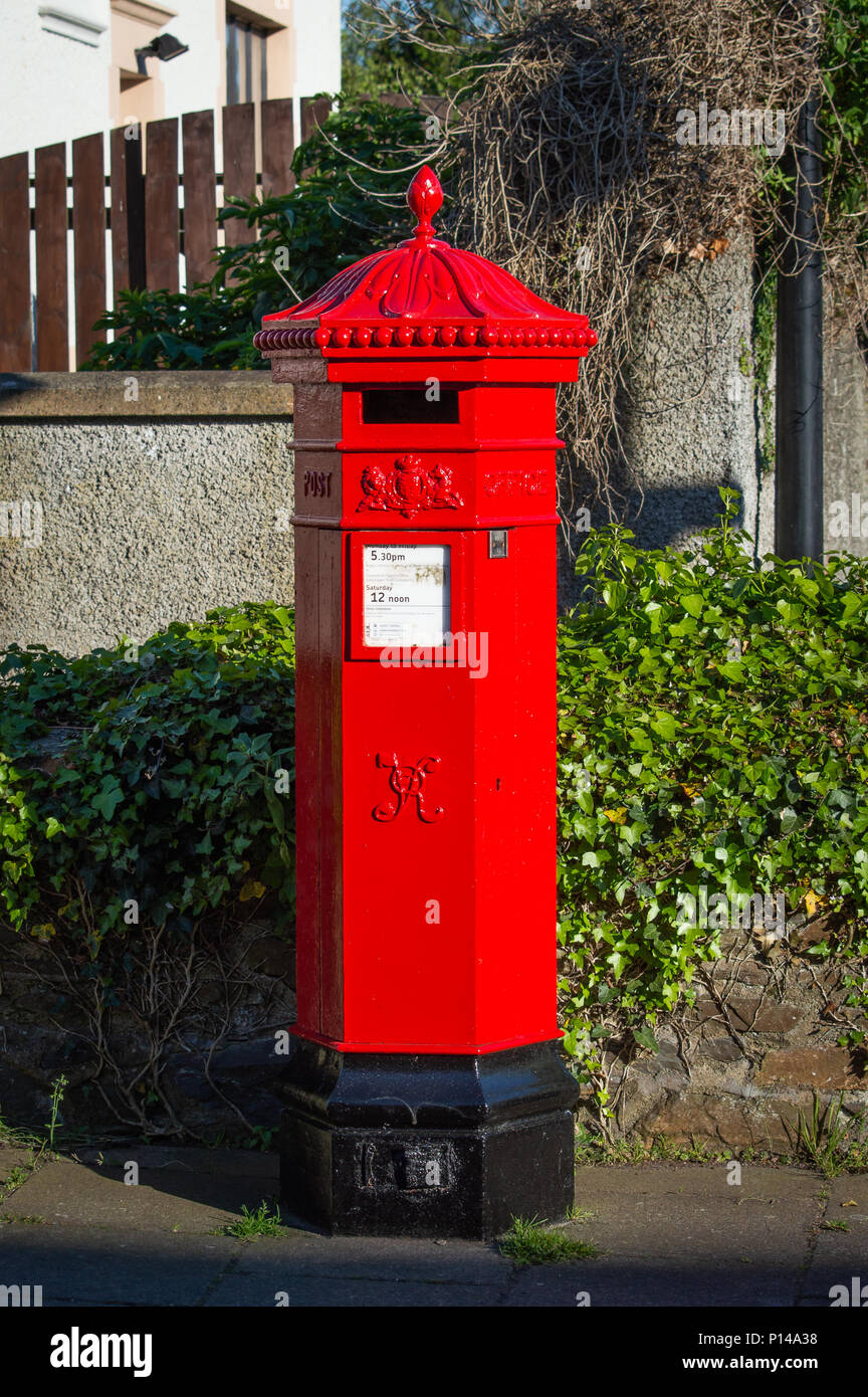 Victorian post box dans une rue de Downpatrick Banque D'Images