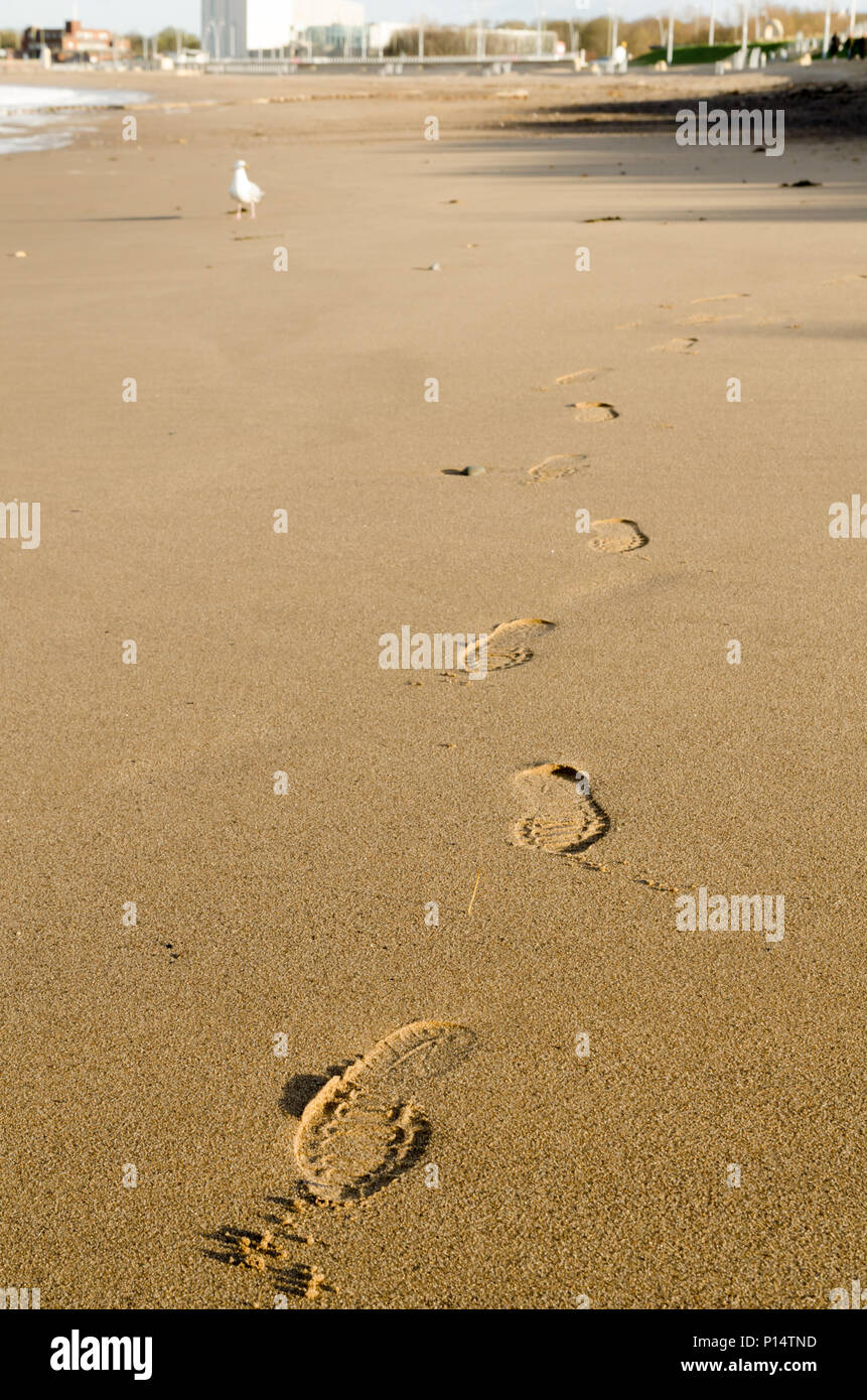 Des traces de pas dans le sable Banque D'Images