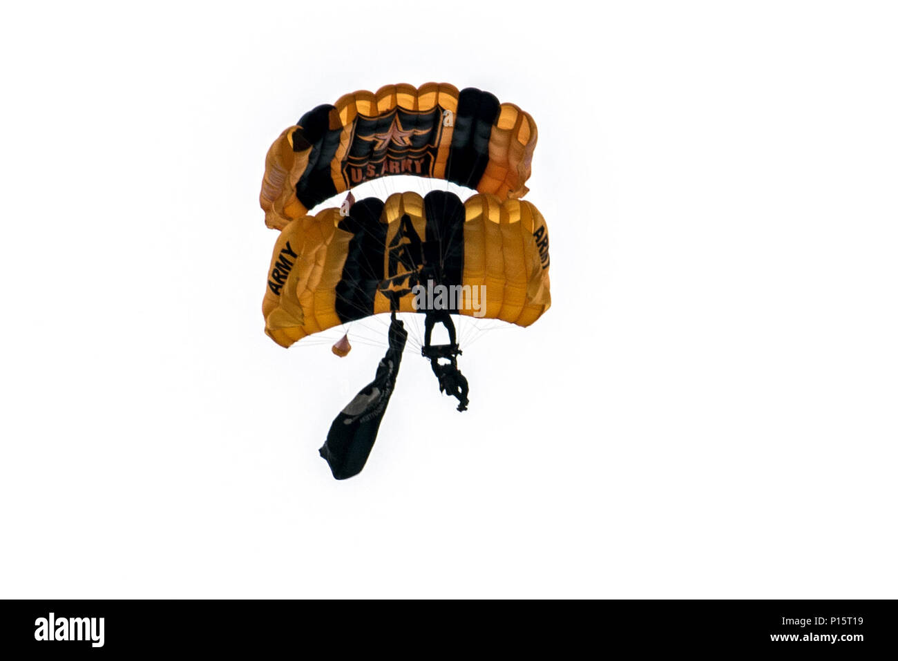 Les ailes de Solano Air Show, Travis Air Force Base, en Californie, 6 et 7 mai 2017. Les deux jours de spectacles recommandés par la United States Air Force Thunderbirds de l'équipe de démonstration aérienne des États-Unis, l'équipe de parachutistes de l'armée de chevaliers d'or, survols, et l'exposition statique. Banque D'Images