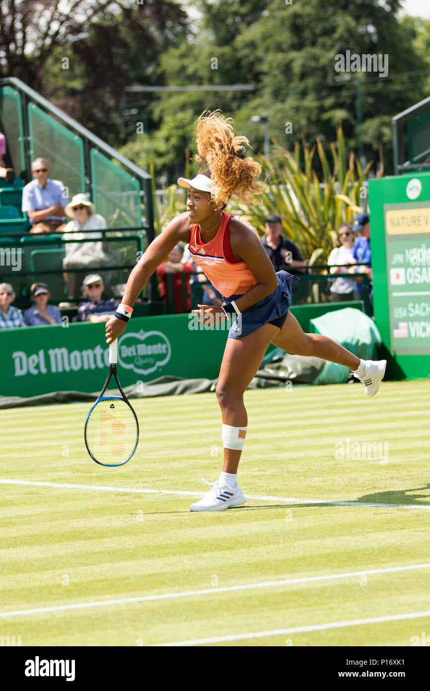 Centre de tennis de Nottingham, Nottingham, Royaume-Uni. 11 Juin, 2018. La Nature Valley Open de tennis ; Naomi Osaka (JPN) servant à Sacha Vickery (USA) : Action de Crédit Plus Sport/Alamy Live News Banque D'Images